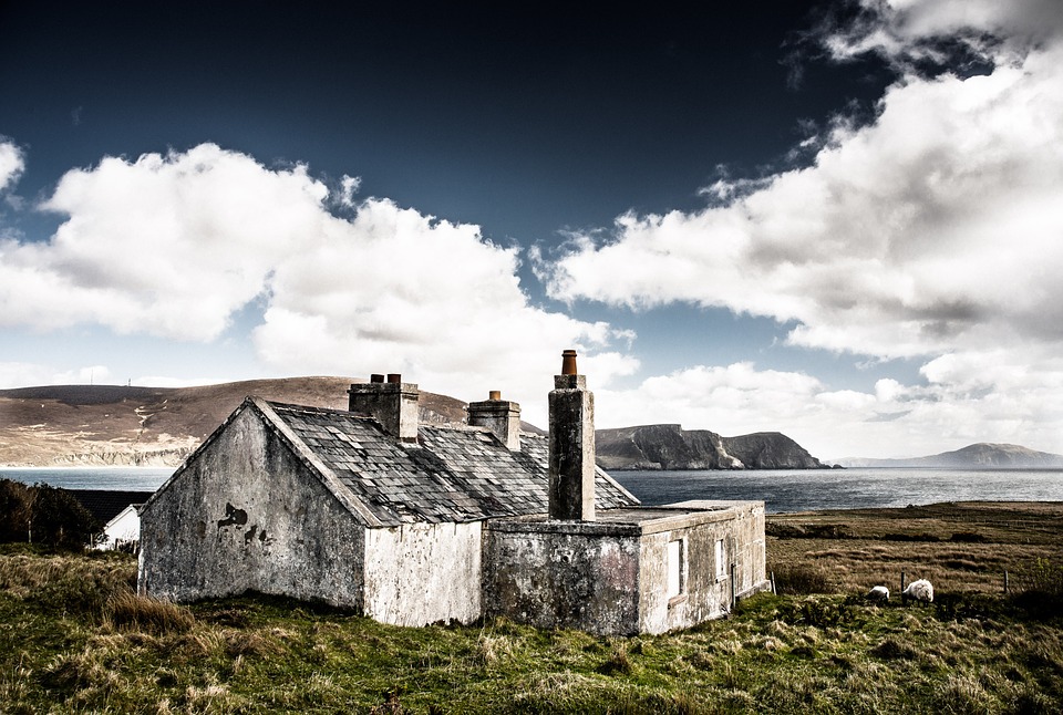 Irish cottage, sea, BillionGraves, Irish famine, potato famine, St. Patrick's Day, Ireland, genealogy, ancestors, BillionGraves, cemetery, gravestone, Celtic