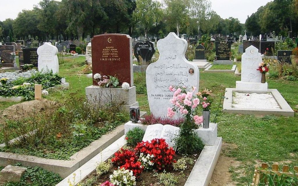 BillionGraves. cemetery, gravestone, largest cemetery, genealogy, family history, GPS-linked photos, BillionGraves app, volunteer, Zentralfriedhof