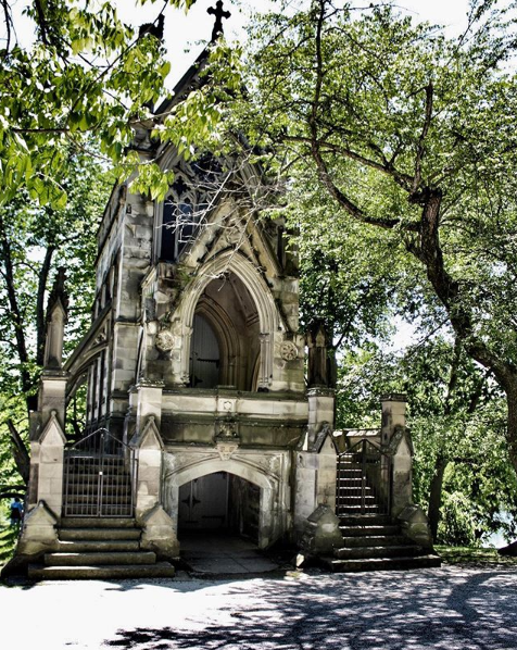 BillionGraves. cemetery, gravestone, largest cemetery, genealogy, family history, GPS-linked photos, BillionGraves app, volunteer, mausoleum, arboretum