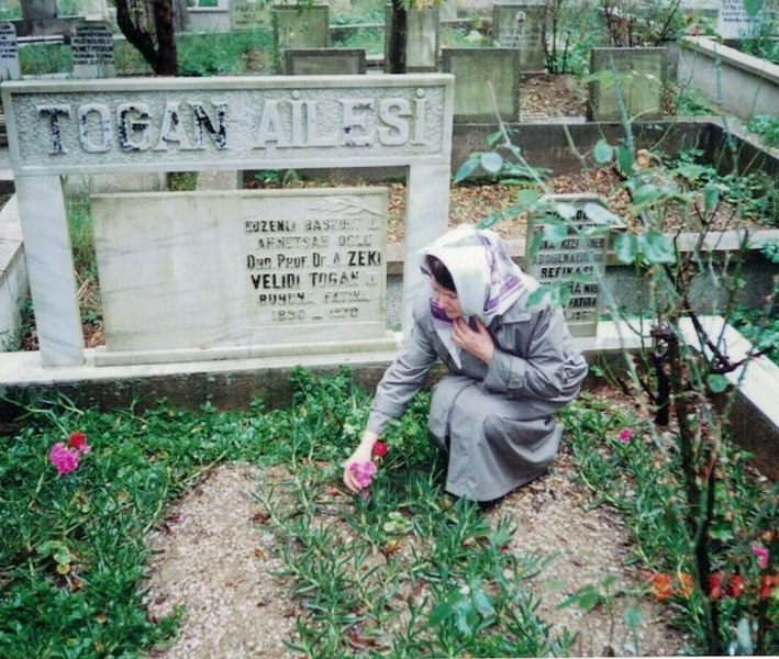 Muslim, tourism, Karacaahmet cemetery, BillionGraves. cemetery, gravestone, largest cemetery, genealogy, family history, GPS-linked photos, BillionGraves app, volunteer