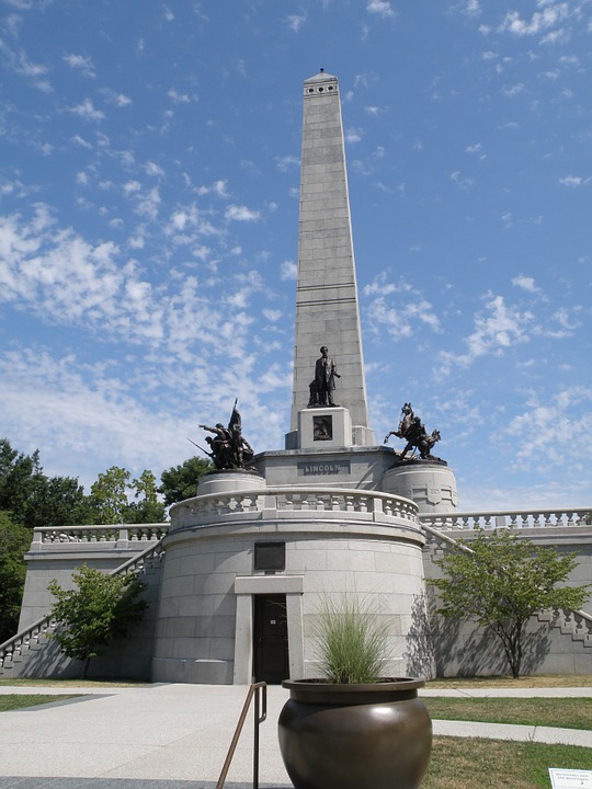 BillionGraves, cemetery, obelisk, gravestone, grave, ancestor, ancestry, GPS, photograph, service project, community service, gravestone, Lincoln tomb