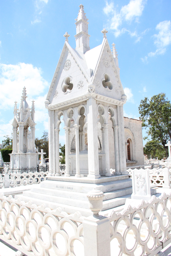BillionGraves, BG, BG+, mobile app, volunteer, take photos of gravestones, colon cemetery, El Cementerio de Cristóbal Colón, cemetery, grave, gravestone, ancestors, ancestry, family history