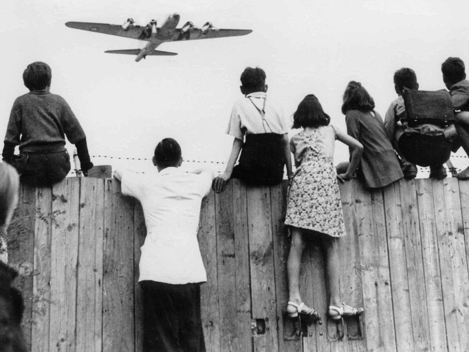 Candy Bomber Water Bottle - The Candy Bomber: Gail S. Halvorsen Aviation  Education Foundation