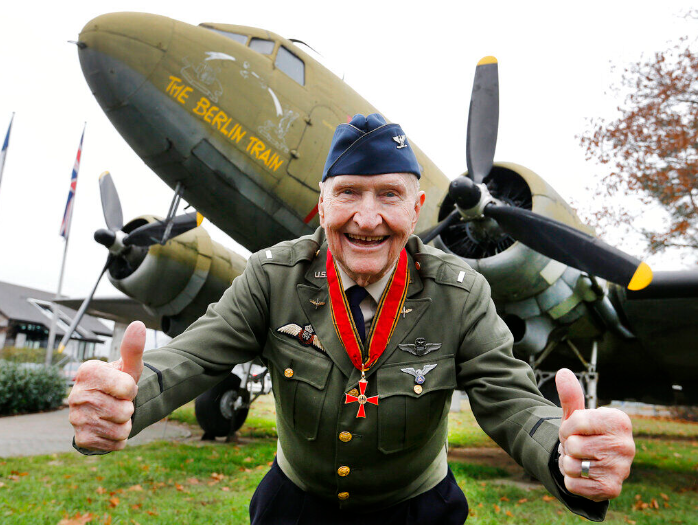 Candy Bomber Water Bottle - The Candy Bomber: Gail S. Halvorsen Aviation  Education Foundation