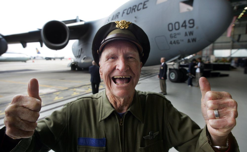 gail halvorsen, thumbs up, pilot, airforce, candy bomber