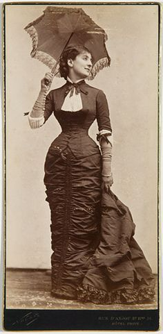 Women's Fashion to Date Old Family Photos - BillionGraves Blog