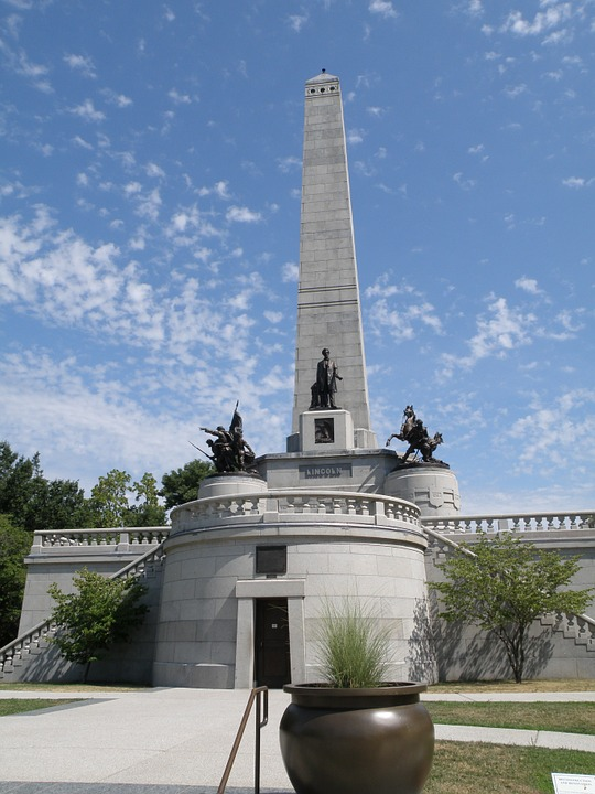 BillionGraves, GPS, mobile app, cemetery, gravestones, ancestors, family history, genealogy, graves, famous graves, BG, Lincoln tomb,  Abraham Lincoln, 